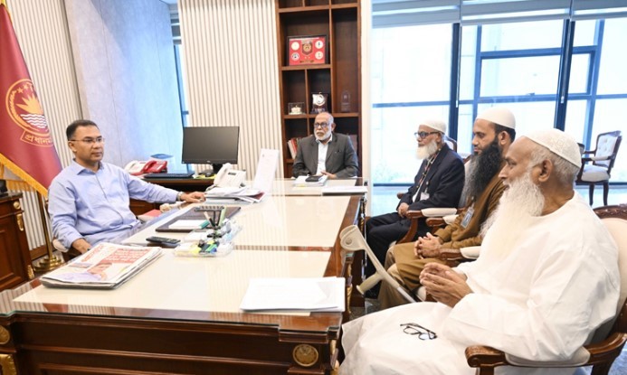 প্রধানমন্ত্রীর সঙ্গে ওয়াকফ প্রশাসকের সাক্ষাৎ